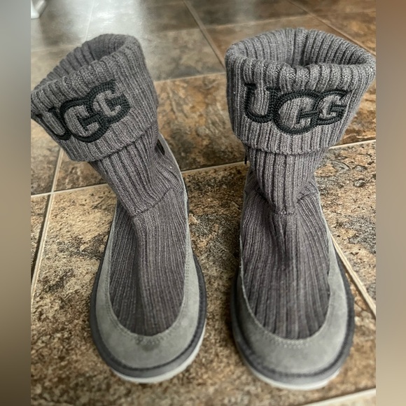 UGG Classic UGG Knit Boots- Charcoal Gray, Kid’s Size 3 - Picture 1 of 8